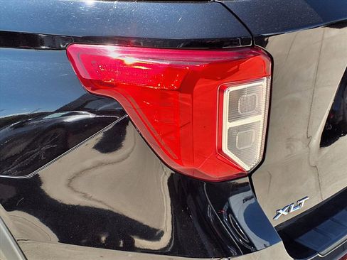 Used 2022 Ford Explorer XLT image 24
