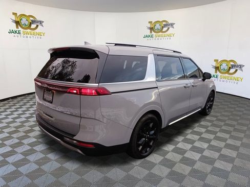 Used 2022 Kia Carnival SX image 10