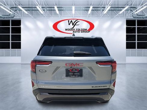 Used 2025 GMC Terrain Elevation w/ Elevation Premium Package AWD/4WD image 4