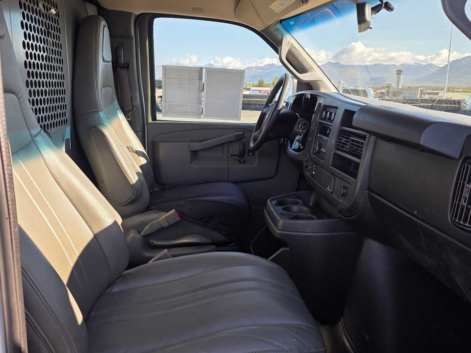 Used 2017 Chevrolet Express 3500 Extended RWD image 13