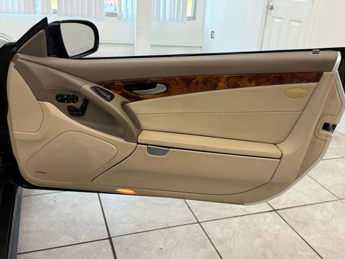 Used 2009 Mercedes-Benz SL 550 w/ Premium I Pkg image 17