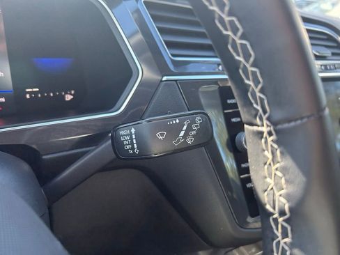 Used 2022 Volkswagen Tiguan SE image 22