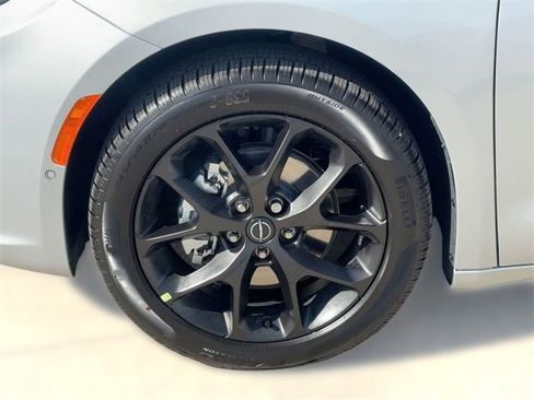New 2026 Chrysler Pacifica Select image 12