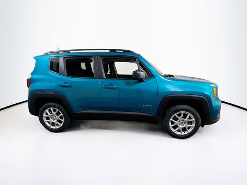 Used 2022 Jeep Renegade Latitude w/ Convenience Group AWD/4WD image 4