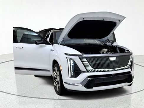 Used 2026 Cadillac Vistiq Platinum w/ LPO, Floor Liner Package AWD/4WD image 12