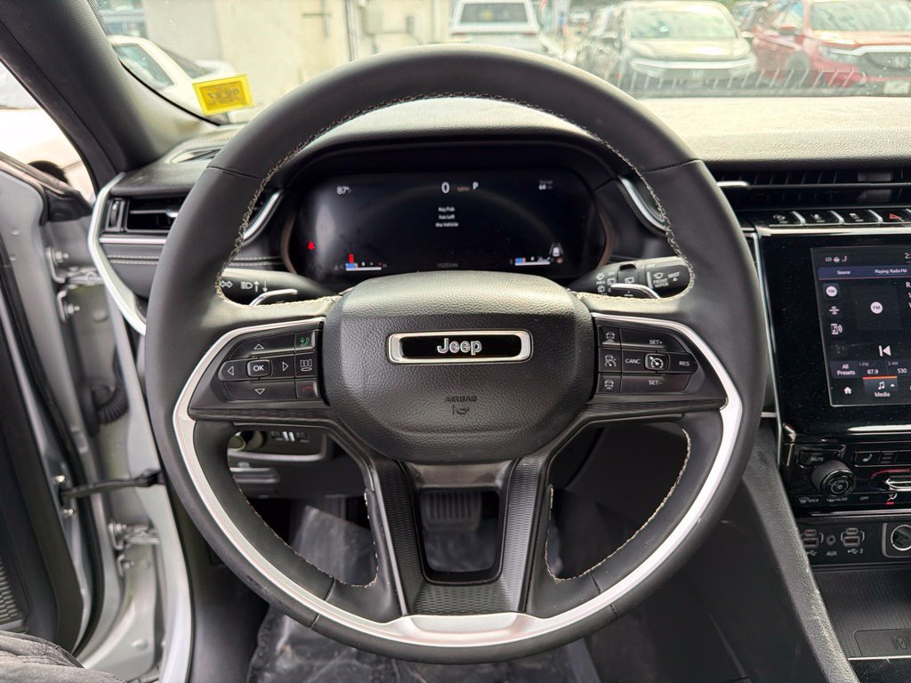 Used 2024 Jeep Grand Cherokee Altitude RWD image 28