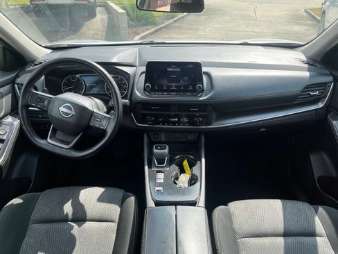 Used 2025 Nissan Rogue SV FWD image 9