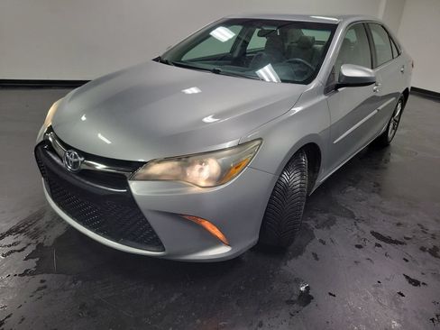 Used 2015 Toyota Camry SE FWD image 4