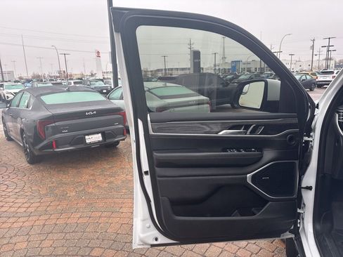 Used 2022 Jeep Wagoneer Series III w/ Flexible Seating Group image 10