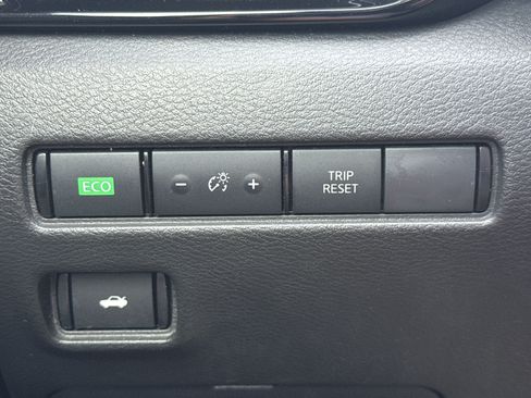 Used 2022 Nissan Sentra SV FWD image 25