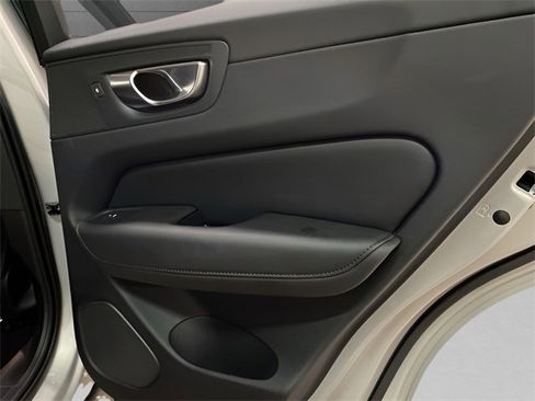 Used 2025 Volvo XC60 B5 Plus image 49