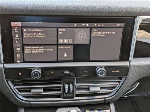 Used 2025 Porsche Macan Turbo image 17