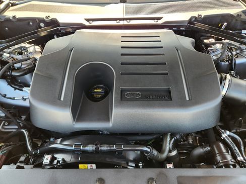 Used 2021 Land Rover Defender 110 SE image 30