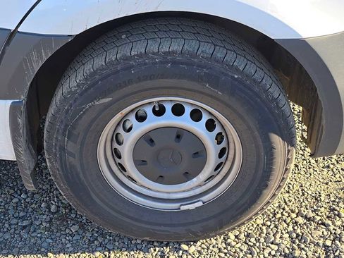 Used 2025 Mercedes-Benz Sprinter 2500 image 9