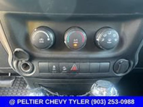 Used 2016 Jeep Wrangler Sport w/ Quick Order Package 24S AWD/4WD image 17