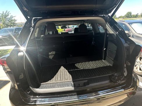 Used 2023 Toyota Highlander Limited AWD/4WD image 16
