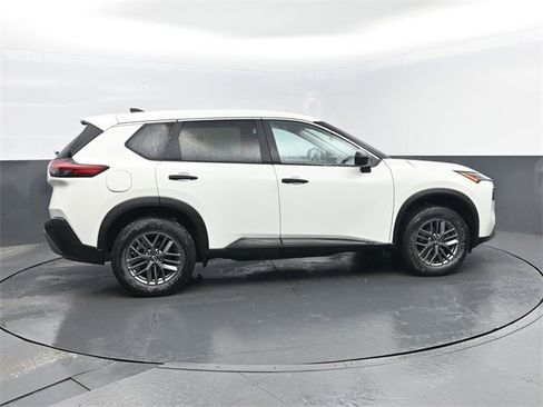 Used 2023 Nissan Rogue S image 4