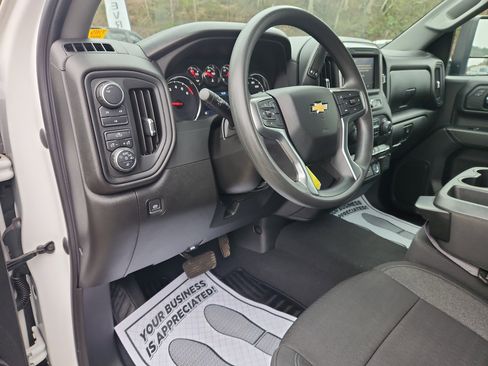 Used 2023 Chevrolet Silverado 2500 Custom w/ Custom Value Package image 15