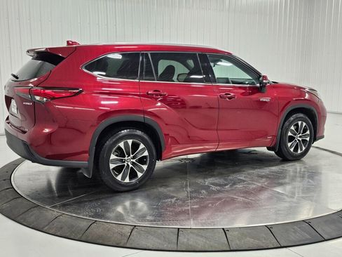 Used 2021 Toyota Highlander XLE image 38