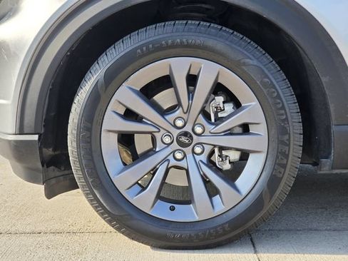 Used 2023 Ford Explorer XLT w/ Equipment Group 202A RWD image 8
