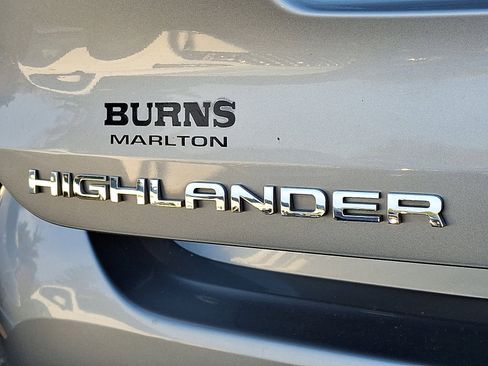 Used 2020 Toyota Highlander XLE image 31