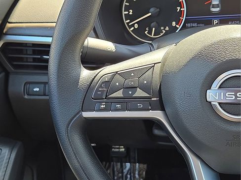 Used 2025 Nissan Altima 2.5 SV image 19