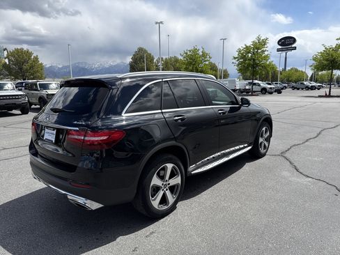 Used 2019 Mercedes-Benz GLC 300 4MATIC image 5
