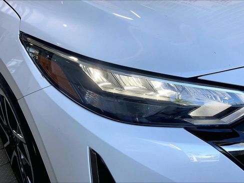 Used 2025 Nissan Sentra SR FWD image 25