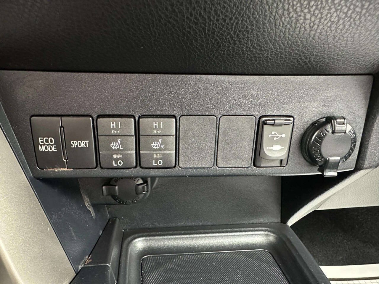 Used 2013 Toyota RAV4 Limited AWD/4WD image 34