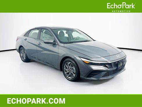 Used 2024 Hyundai Elantra SEL FWD image 1