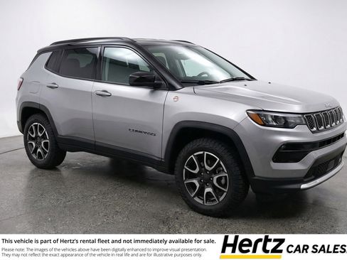 Used 2025 Jeep Compass Trailhawk AWD/4WD image 1
