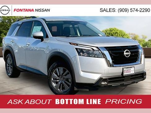 Certified 2024 Nissan Pathfinder SV FWD image 1