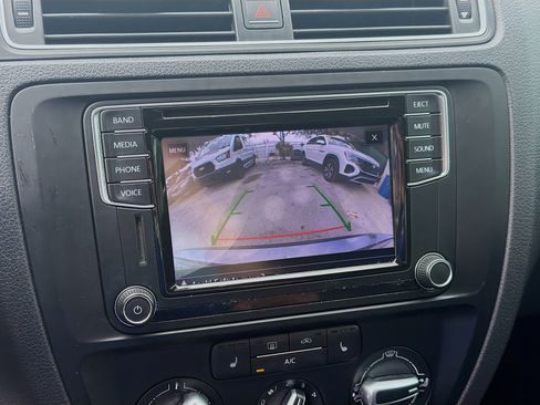 Used 2017 Volkswagen Jetta SE FWD image 13