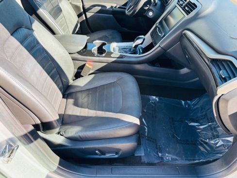 Used 2015 Ford Fusion SE w/ Equipment Group 202A image 9