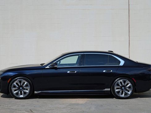Used 2023 BMW i7 xDrive60 w/ Executive Package 2 AWD/4WD image 60