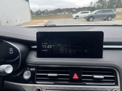 Used 2025 Genesis G70 2.5T image 10