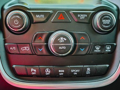 Used 2019 Dodge Durango SXT AWD/4WD image 18