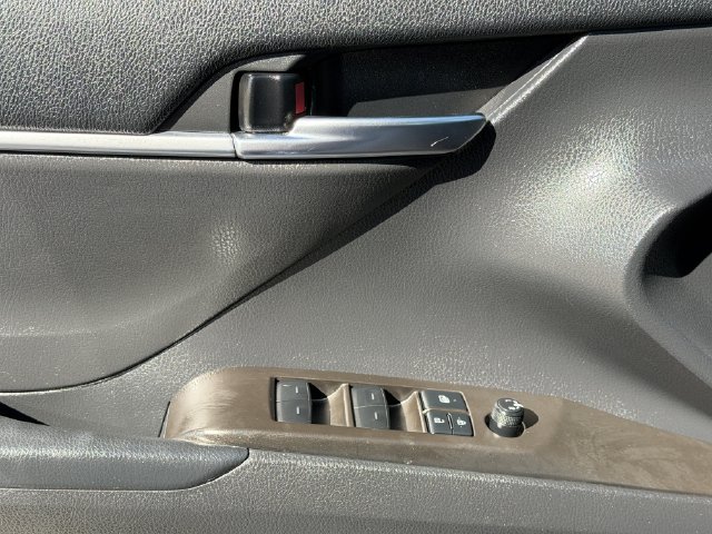 Used 2021 Toyota Camry SE FWD image 21