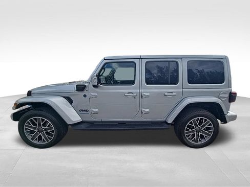 Used 2022 Jeep Wrangler Unlimited Sahara AWD/4WD image 8