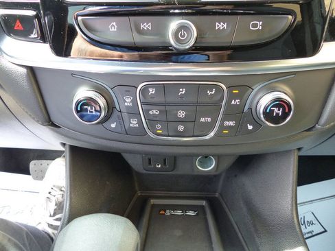Used 2023 Chevrolet Traverse LT AWD/4WD image 34