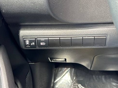 Used 2025 Toyota Corolla LE FWD image 34