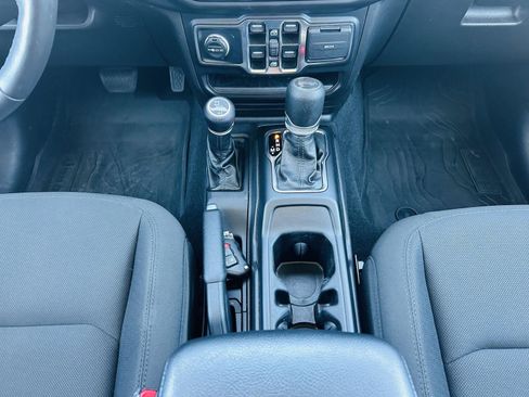 Used 2022 Jeep Wrangler Unlimited Sport AWD/4WD image 18