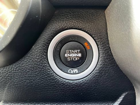 Used 2019 RAM 1500 Laramie w/ Off Road Group AWD/4WD image 16