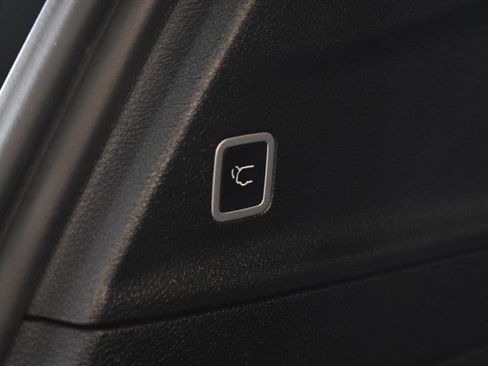 Used 2022 Chrysler Pacifica Touring-L w/ S Appearance Package FWD image 19