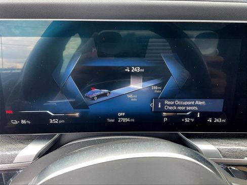 Used 2024 BMW i7 xDrive60 AWD/4WD image 13