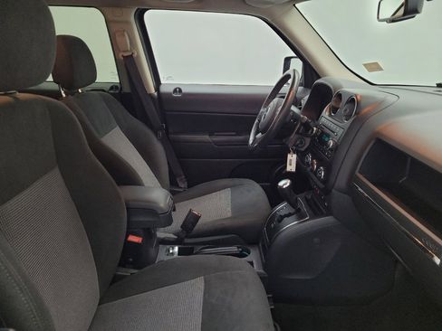 Used 2016 Jeep Patriot Latitude w/ Sun/Sound Group AWD/4WD image 21
