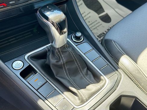 Used 2025 Volkswagen Jetta SE image 18