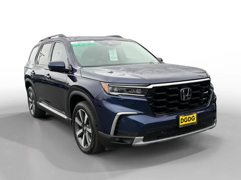 Used 2025 Honda Pilot Touring image 7