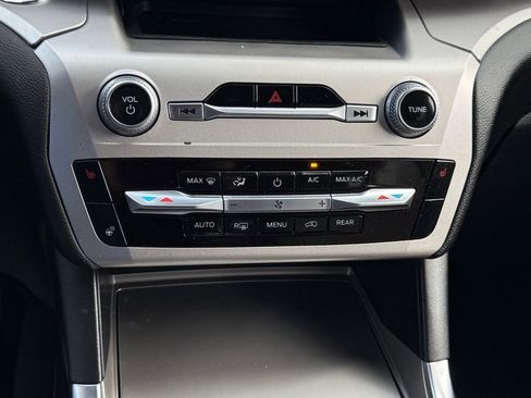 Certified 2022 Ford Explorer XLT w/ Equipment Group 202A image 18