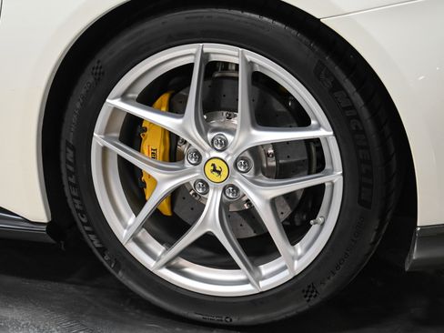 Used 2015 Ferrari F12 Berlinetta image 63